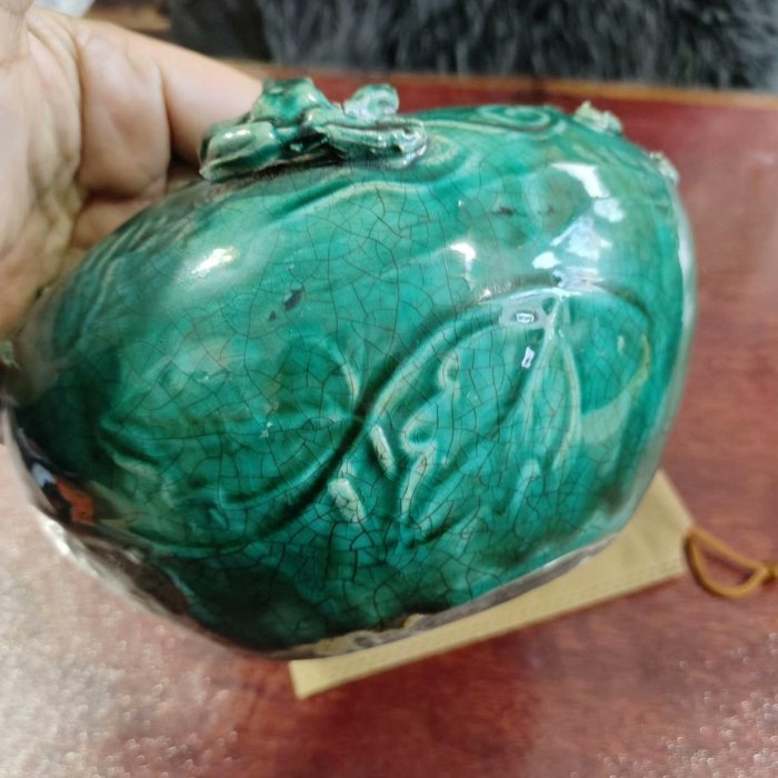 可議價清代老綠釉筆洗，造型獨特，雕花青蛙，釉面自然開片，整體保存