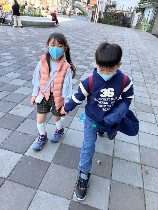 二手 女童 Uniqlo 羽絨背心 有收納袋 原價890