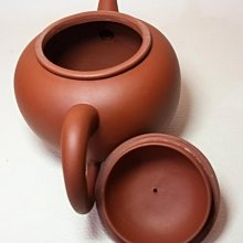 1970年代，中國宜興一廠紫砂壺。雙框三七章單孔200CC(10杯)☆意者私