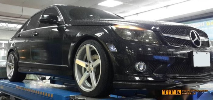 【員林 小茵 輪胎 舘】類 美國 VOSSEN CV3 18吋 前後配 F:18x8.5 / R:18x9.5 銀底車面