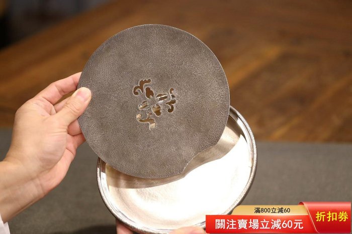 日本銀壺承干泡款識：一鶴齋純銀重344克直徑18cm 厚1.5cm 砂面質【梨落