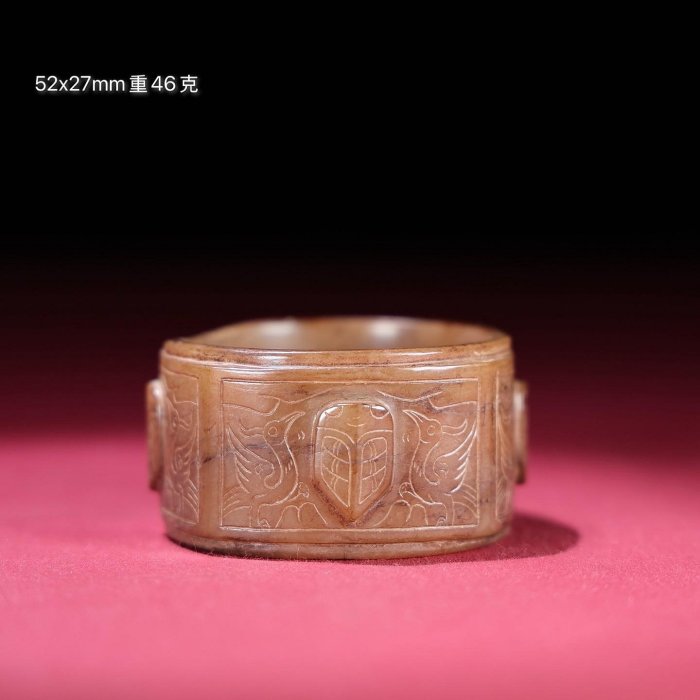 臻品舊藏， 和田玉生坑滿沁蟬紋琮，包漿厚重，沁色入骨，工藝精湛