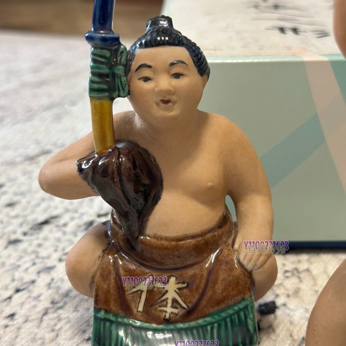 日本舶來品九谷燒八幡窯須榮義作這個窯口和作者市面看到的獅子居多人物