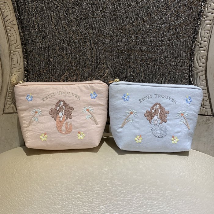 小店新品精緻化妝包Petit Trouver美人魚精緻刺繡甜美口紅氣墊包小化妝包 紙巾包超夯 新品 精品