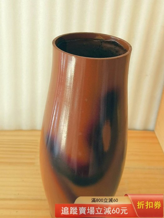 日本高崗鑄銅花瓶，勝峰作。花瓶口徑約8厘，高約24厘，沒磕碰磨損等
