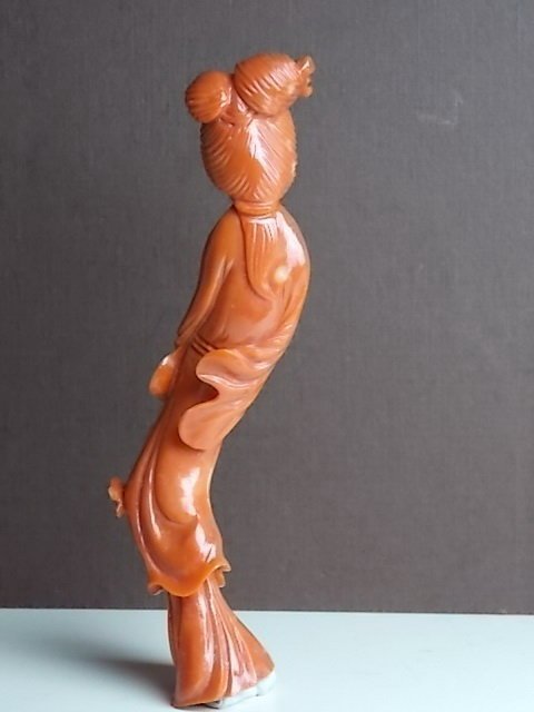 ED849 時代物 細密彫刻 天然珊瑚雕仕女立像 全高11.8cm 重70g 木箱