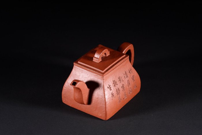 可議價朱泥詩文四方紫砂壺款識乾隆年制高8.5×15cm 【藏寶古玩