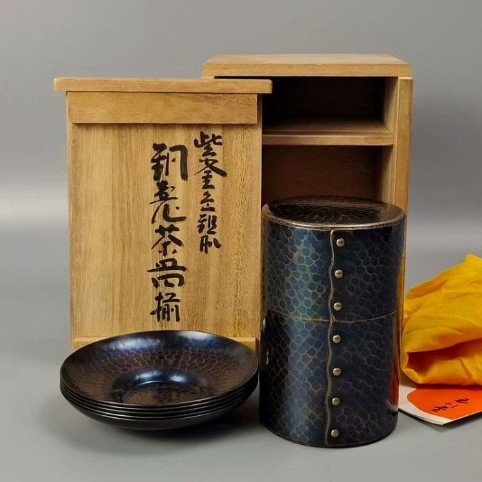 茶道具　高橋重弘　錦銅　茶托/共箱 治『高橋重弘』造 鎚起錦銅製 鎚目粗目縁四方茶托五客