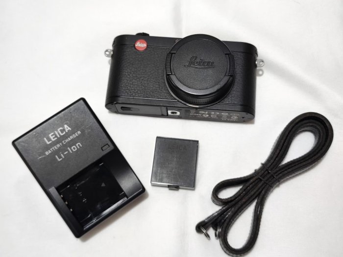 徠卡X2二手機，功能完好，實拍無修圖，電池與充電器齊全，鏡頭一絲劃痕也無，成色佳推薦！