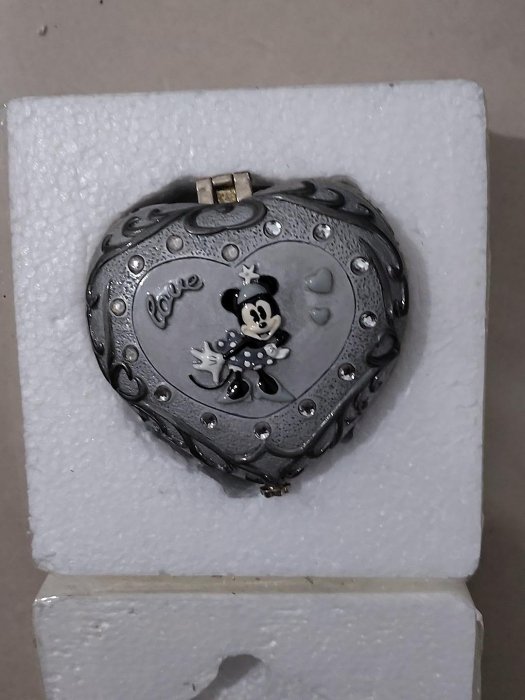 嚴選中古 Disney 米奇心形金屬收納盒，鋼印清晰，附原包裝，獨特瑕疵收藏品，圖-1489 老舊珍藏 優質金屬 盒子收藏