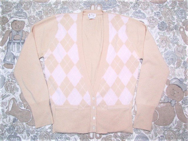 全新PRINGLE淡粉,淡粉橘菱格100%cashmere開襟長袖毛衣.SIZE M.Gucci LV 100%真品.