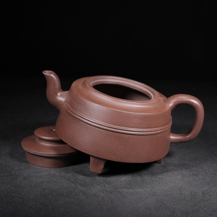 珍藏紫砂壺：三角線圓底款：徐漢棠品尺寸：189cm容量：400cc紫砂分類