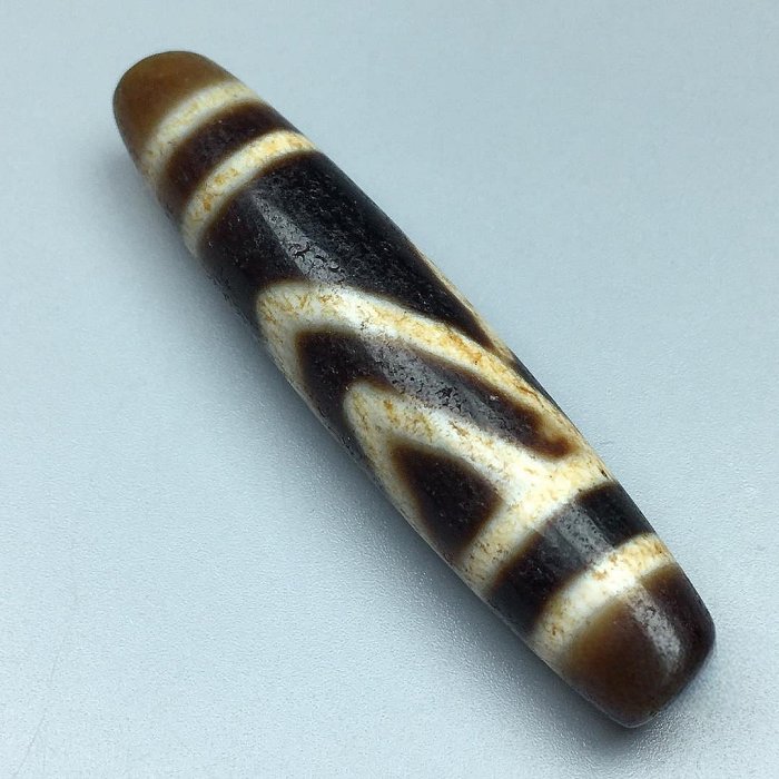 藏傳極一眼靠山馬蹄紋老天珠，尺寸：52.5×11.4左右，材質：瑪瑙玉髓