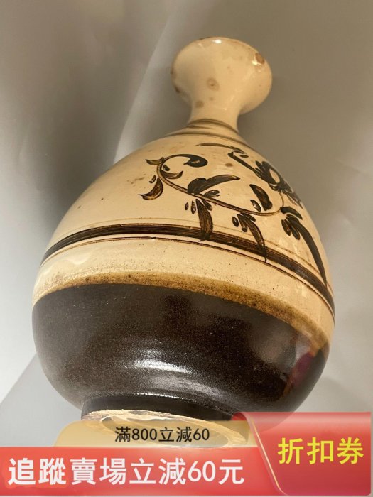 金代磁州窯玉壺春瓶，窯口，白釉黑花花卉紋，造型規整，胎質細膩。整體