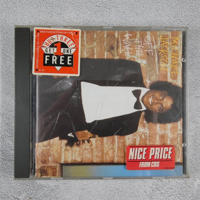 【貳扌殿】CD-Michael Jackson_Off The Wall (CBS) 歌詞泛黃黃斑、澳洲製、無IFPI