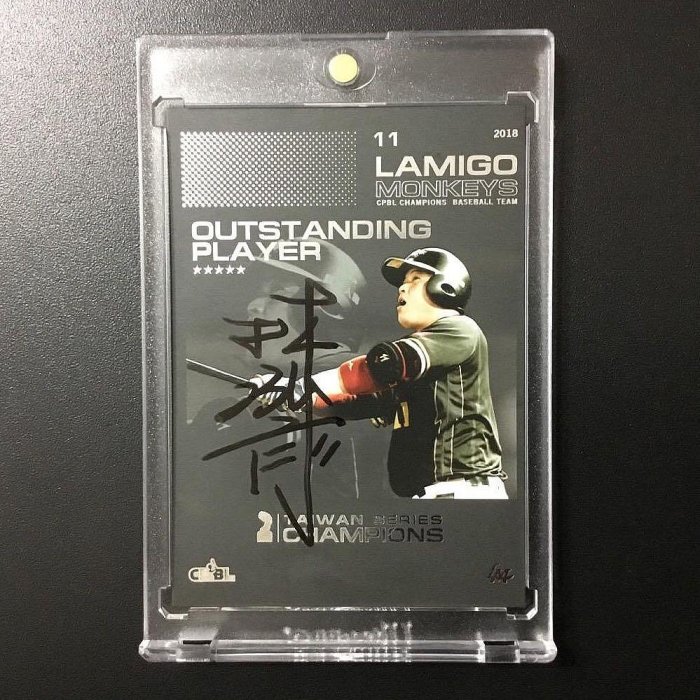 CPBL樂天桃猿 捕手 小胖《林泓育》卡面親筆簽名卡。棒球 簽名球卡 球員卡.0