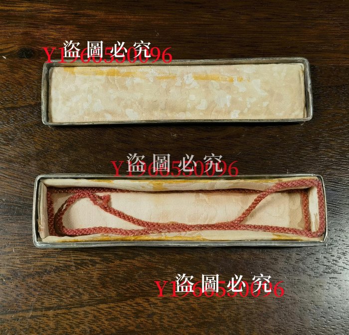 迎財神晚清純銀香盒，銀盒內還原裝錦緞銀盒保存很好，久遠已氧化，沒