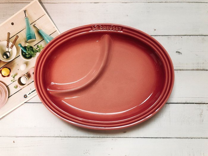Le Creuset 薔薇粉橢圓分隔餐盤