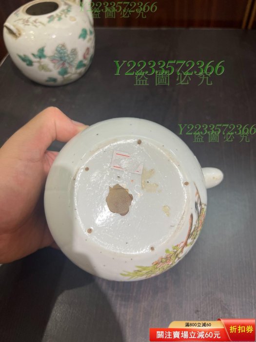 清代晚期粉彩茶壺兩件，一件花卉圖案，一件花鳥圖案，友誼商【尋秦記