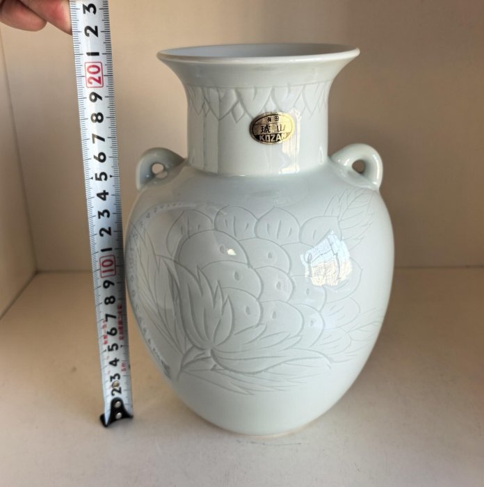 琥山、花瓶 日本舶來品琥山白瓷花器花瓶底部微磕見圖品相不錯| Yahoo拍賣
