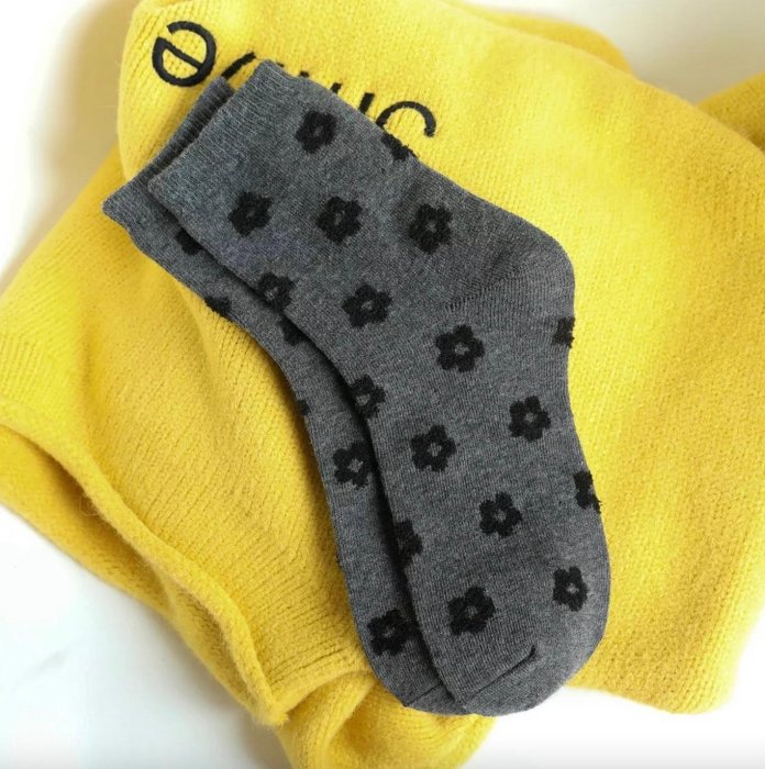 全新 thefifthmoon 童心少女心灰色可愛小花秋冬款 基本款 百搭款 懷襪 短襪 襪子 socks 文青