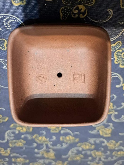 清早期·陳鳴遠制紫泥無垢壺500cc。款識：陳鳴遠（器身款）；鳴遠（刻款