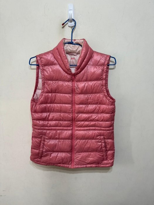 「 二手衣 」 Uniqlo 女版輕羽絨背心 M號（粉色）羽11