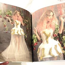 簽名）蔡依林Muse 大藝術家Dr. Jolin 愛的謬思精裝版36頁電影歌詞本