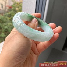 天然翡翠A貨飄綠雕花手鐲寬版厚裝雕刻花開富貴圖案底莊干凈綠色色辣越