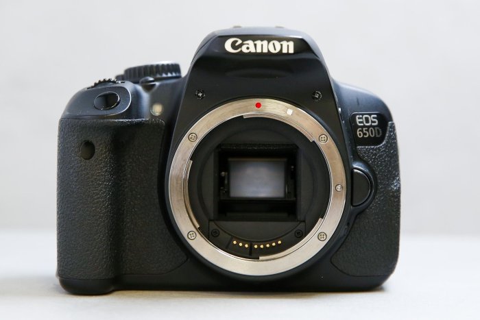 【台南橙市3C】Canon EOS 650D 單機身 二手 APS-C 單眼相機 快門次數約48,8XX #97221