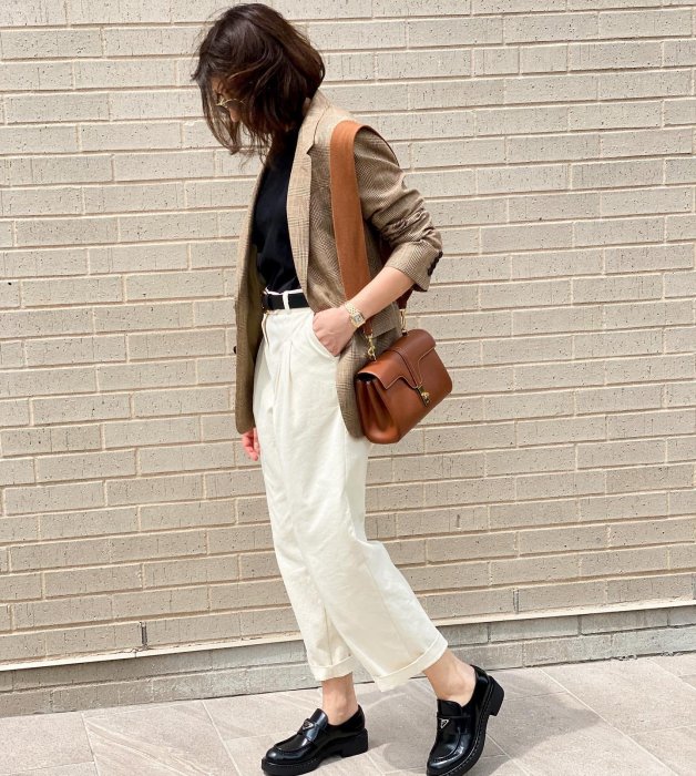 折扣預購】22春夏正品Celine TEEN SOFT 16 BAG焦糖色皮革T型翻蓋金色紐