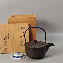 嚴選高橋敬典手工鐵壺，竹地紋設計，日本老鐵瓶雙蓋未開封，15.7公分高