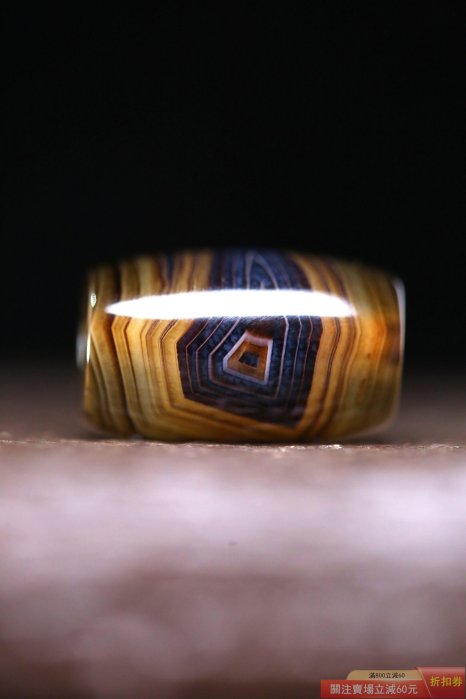 全玉化金糖色藍沁方眼圖騰剁珠一枚尺寸22.7X14.1MM 瑪瑙天然圖騰絕美