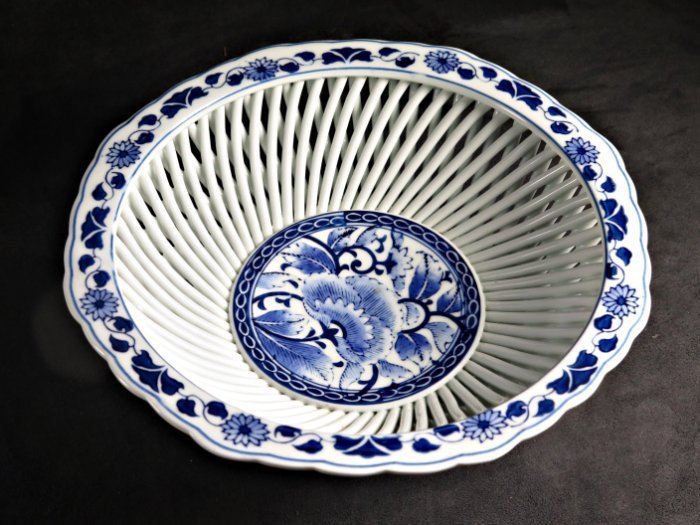 中国美術 古玩 青華染付 花卉紋樣皿 大清乾隆年製 中国