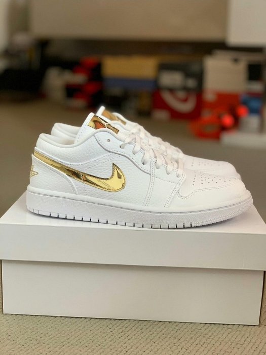 【奧萊正品】Air Jordan 1 Low 白金低幫板鞋，頂級純原高質量，經典百搭設計，金色Swoosh點綴