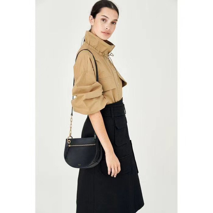 ╭☆包媽子店☆Oroton 澳洲輕奢品牌牛皮半圓形馬鞍包((3色))