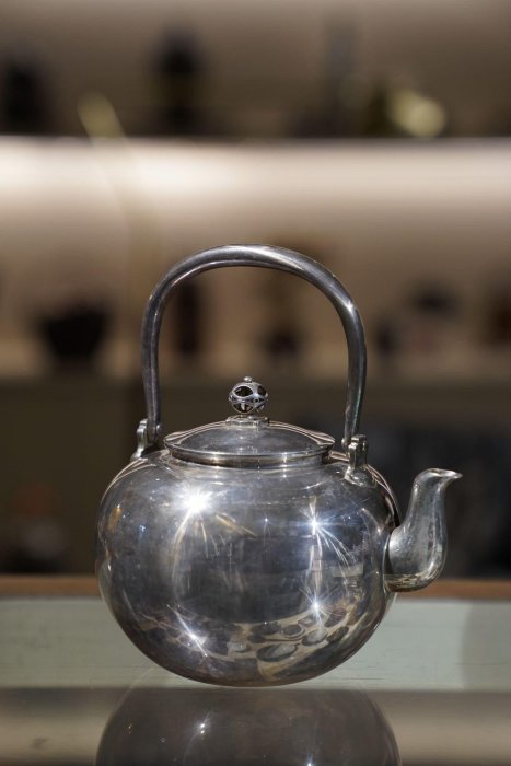 【純銀製】望月形霰銚子　竹影堂英真造 純銀製】望月形霰銚子 竹影堂英真造 工芸品