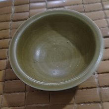 嚴選龍泉窯八卦三足筆洗，青釉溫潤如玉，胎質細膩潤澤，口徑13公分，高