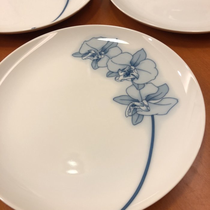 Koransha 香蘭社　陶器製灰皿 深青色 蘭のデザイン Koransha 香蘭社 陶器製灰皿 深青色 蘭のデザイン 香蘭社