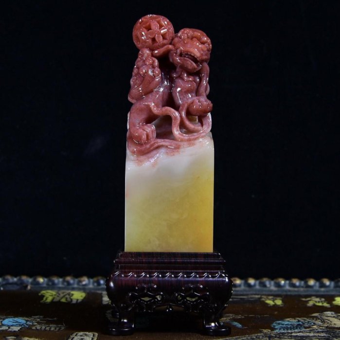 海外回流老貨珍藏品壽山石芙蓉石俏色雕刻【瑞獸呈祥】印章原石雕刻，雕