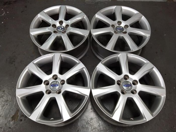 【員林 小茵 中古物流區】VOLVO 原廠 17吋 鋁圈 5X108 7J ET50 中心孔63.4 銀