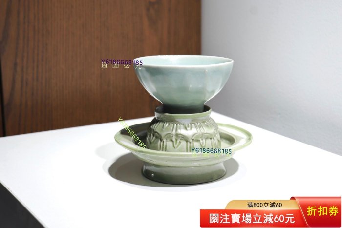 越窯五代-北宋秘色瓷高臺浮雕花口盞托（九秋風露越窯開，奪得千峰翠色