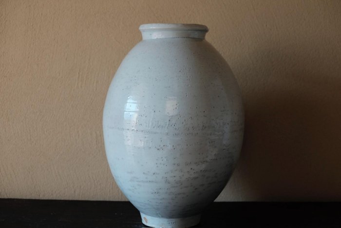 李朝 青白瓷 18世紀李朝白瓷提燈壺德利款38cm 高麗青瓷月亮罐古雅風味白中發青釉色