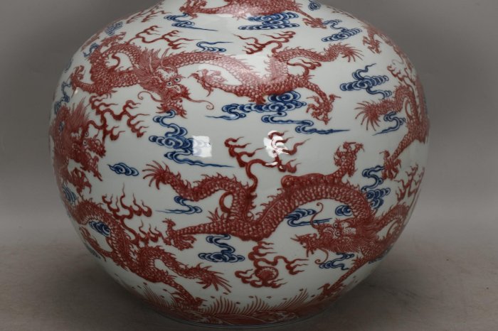 中国古美術/青花赤龍紋天球瓶/ (底款:大清乾隆年製) 中国古美術/青花赤