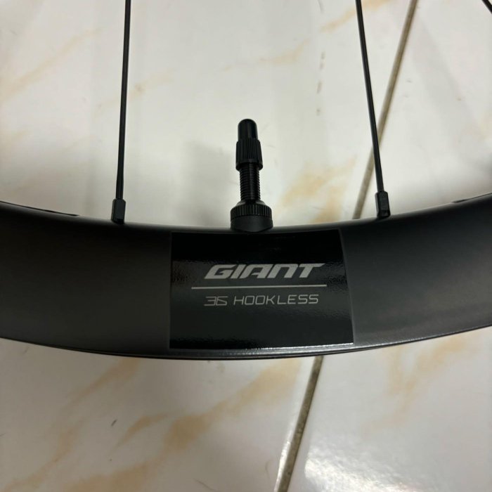 パーツ GIANT SLR2 36 Giant SLR 2 36 Disc Road Wheels (Black) (Shimano HG) (Rear