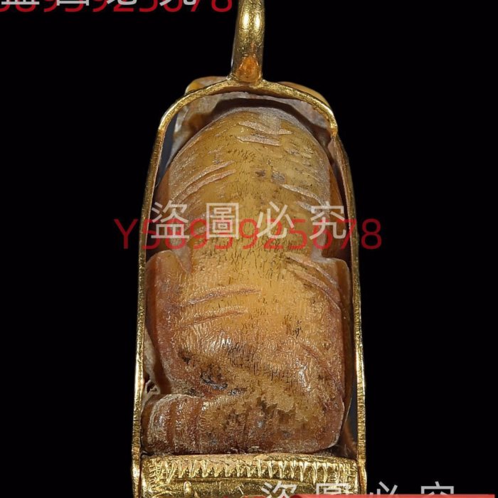 龍婆登虎，完美品相身披金甲，可見之前主人是多珍惜啊。雕刻利生動鮮活