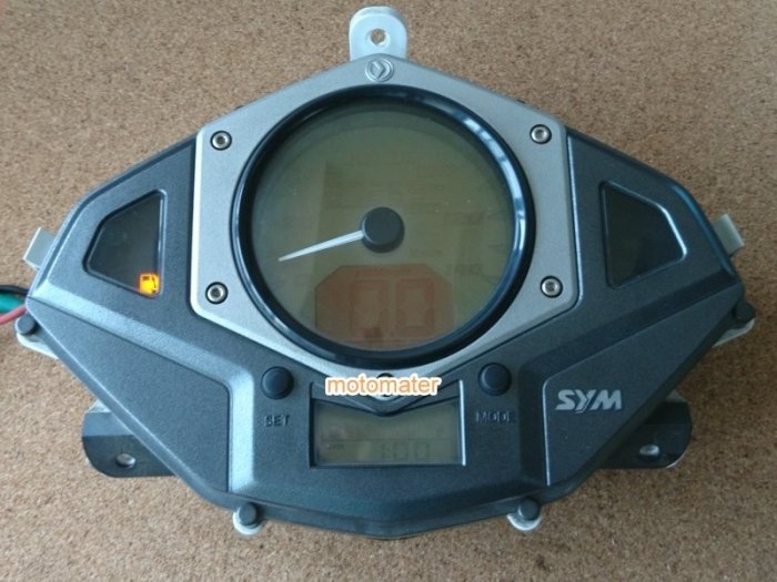 SYM 三陽 Fighter 5代 單液晶螢幕淡化維修700 上下雙螢幕維修1200（大明機車儀表板）