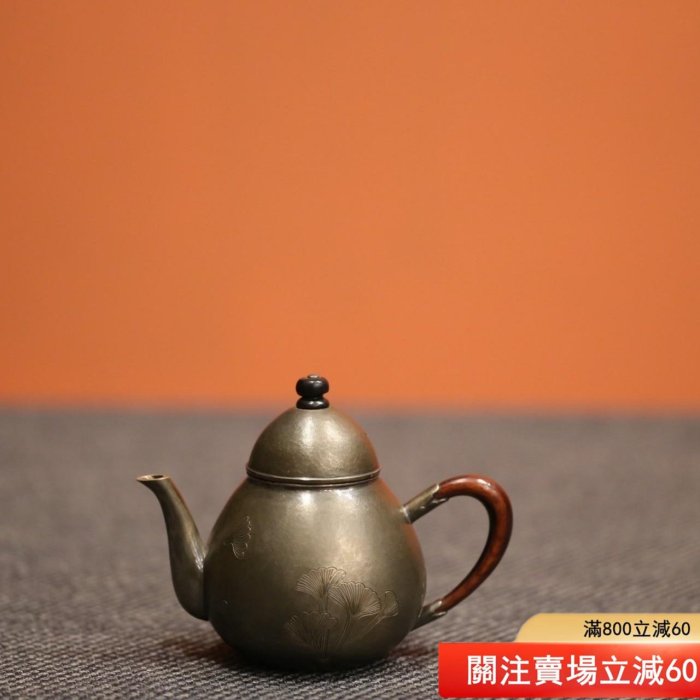 二手】日本泡茶銀壺蓋款純古堂底款純古堂純銀、砂面紋，壺身鏨刻荷葉