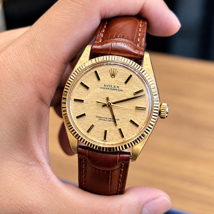 【個人藏錶】 ROLEX 勞力士 1005 布紋面盤+柱狀時標 18k金錶殼材質 弧形壓克力鏡面 1570自動上鍊機芯 34mm