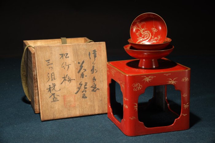 漆塗　木盃　丁字台付　松竹梅　三ッ組盃 漆塗 木盃 丁字台付 松竹梅 三ッ組盃 【公式通販】